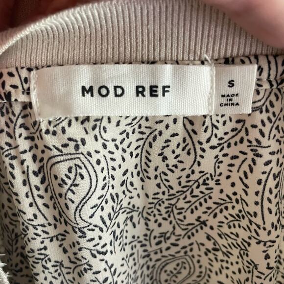 Mod Ref Cap Sleeve Cream/Black Top. Size Small. Great condition. - Picture 3 of 5